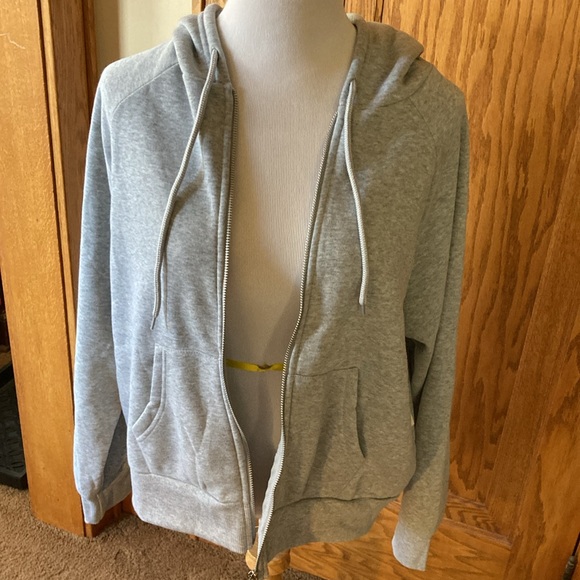 Life Rocks,  XL Junior Hoodie in gray. Zip up front. size 14, pockets on side. - Picture 6 of 8